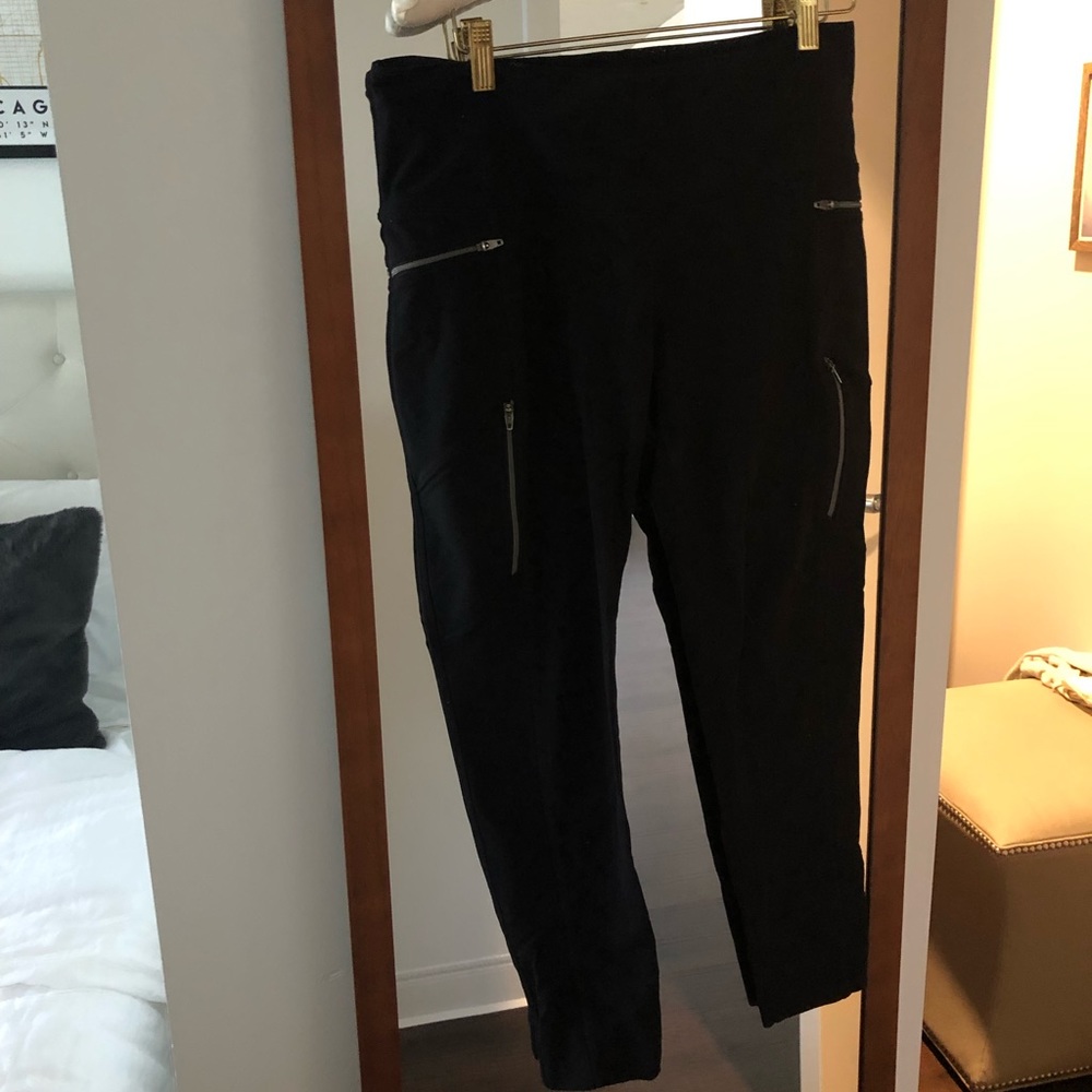 Athleta Black Leggings with Zipper Pockets